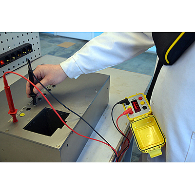 Мегаомметр